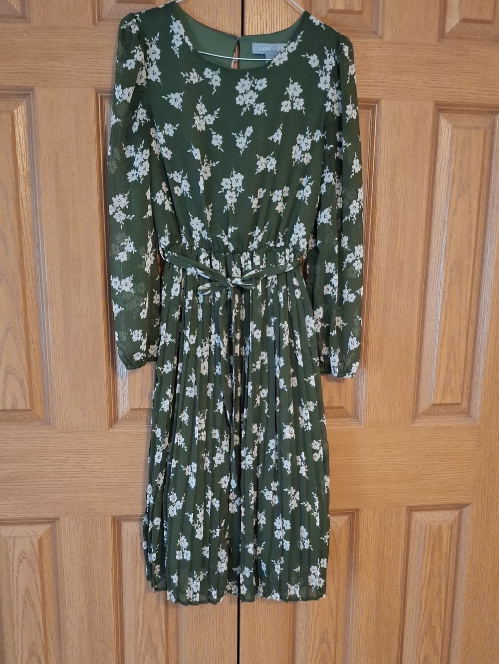 Lark+ Grey Olive Green Floral Long-Sleeve Midi Dress